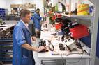 Treston Concept Arbeitstisch in Elektronikfertigung und Testumgebung